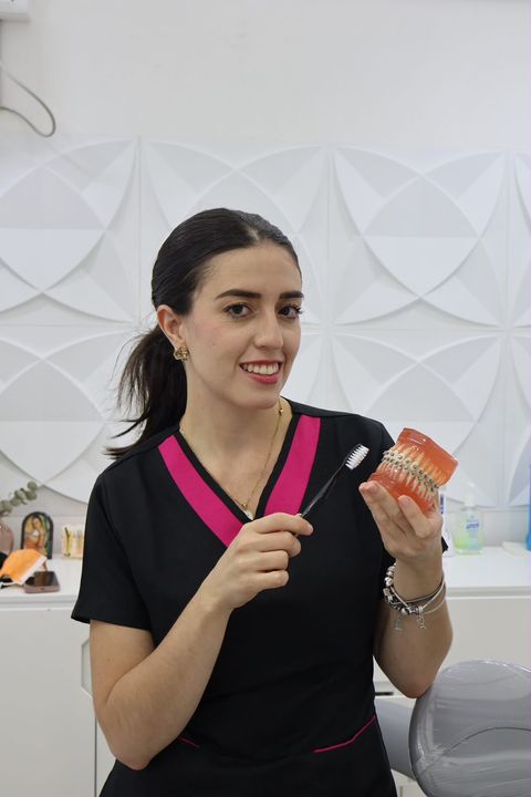 Dra. Fátima Hernández, odontología general en Dental San Javier