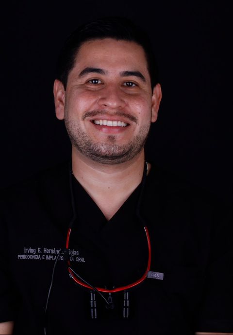 Dr. Irving Erasmo Hernández Rojas, especialista en periodoncia e implantología oral en Dental San Javier